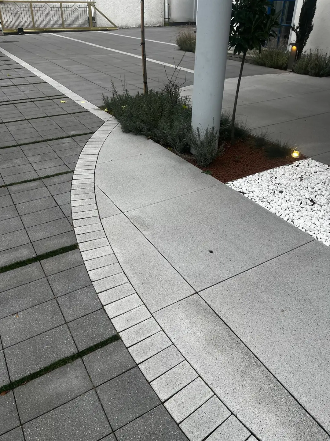 Pflasterarbeiten – Ansicht 11 aus dem Muriqi-Projektarchiv