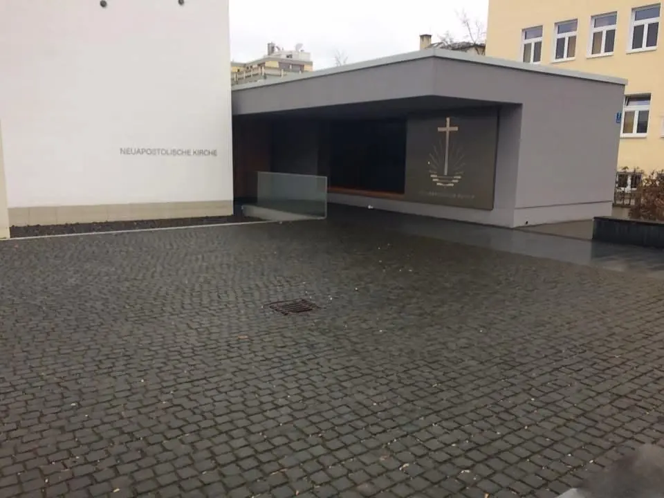 Außenanlage eines Gebetshauses – Ansicht 4