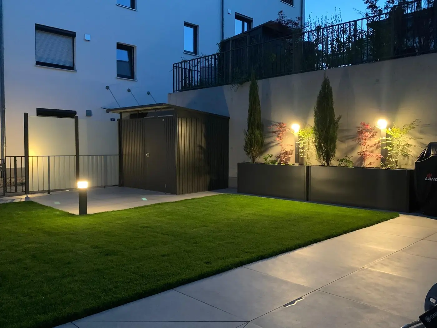 Moderne Gartenanlage von Muriqi